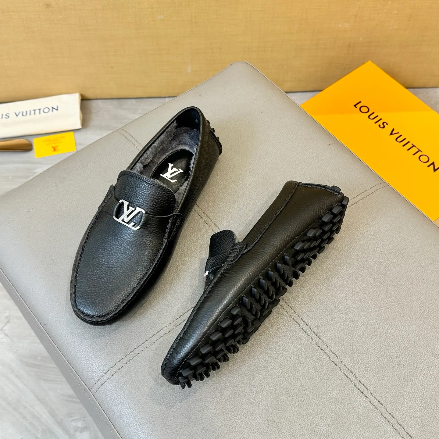 Factory price: 460💰 [LV] Autumn and winter style fur integrated 2025 men's beanie shoes (market top version) first layer cowhide ➕ real wool lining original packaging. Size: 38-45